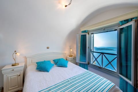 Minibar, in-room safe, individually decorated, individually furnished