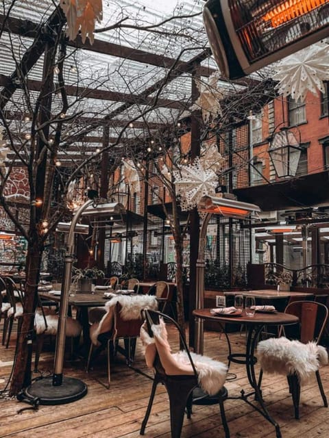Breakfast, lunch, dinner served; American cuisine, garden views 