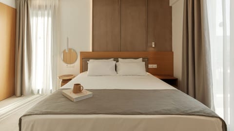 Deluxe Room | Blackout drapes, iron/ironing board, free WiFi, bed sheets