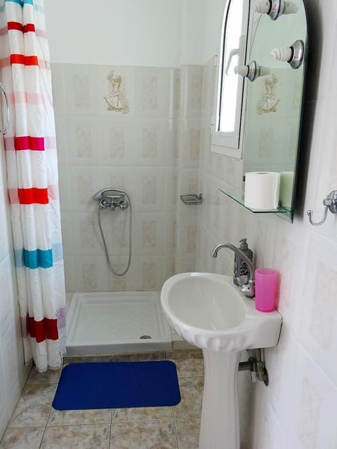 Apartment, 1 Bedroom, Garden View | Bathroom | Shower, hair dryer, towels
