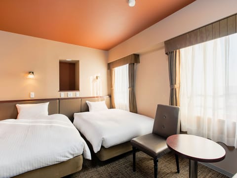 In-room safe, desk, WiFi (free), bed sheets