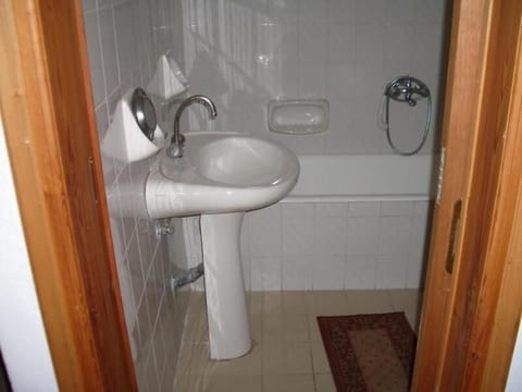 Bathtub, deep soaking tub, free toiletries, hair dryer