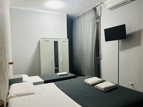 Quadruple Room | Desk, laptop workspace, soundproofing, free WiFi