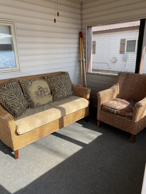 Screened in porch area