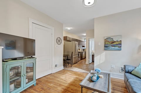 42 inch smart TV will enable you to play all of your streaming TV services.