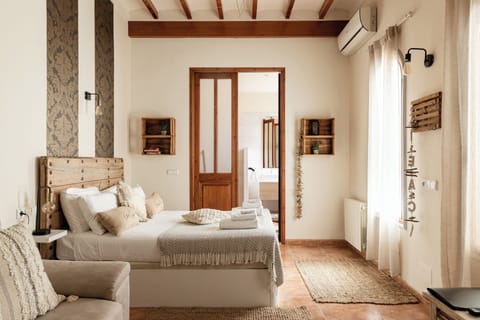 Deluxe Suite, 2 Double Beds, Air conditioning, Courtyard View | Premium bedding, cribs/infant beds, free WiFi, bed sheets