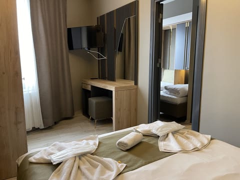 Family Room | Minibar, iron/ironing board, free WiFi, bed sheets