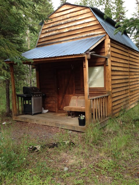 The front porch has a comfortable seat and a gas grill for your use. 