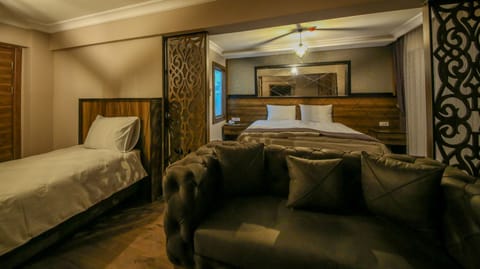 Deluxe Triple Room | Minibar, free WiFi, bed sheets