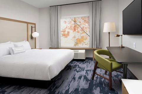 Room, 1 King Bed | Desk, laptop workspace, blackout drapes, iron/ironing board