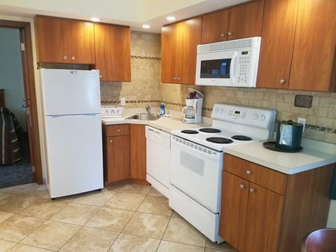 3 Queen Kitchen, includes Seasonal Timbavati Wildlife Park | Private kitchen | Microwave, coffee/tea maker