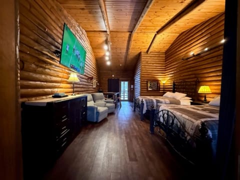 Riverview Lodge Room (4 person) | 1 bedroom, Select Comfort beds, individually decorated