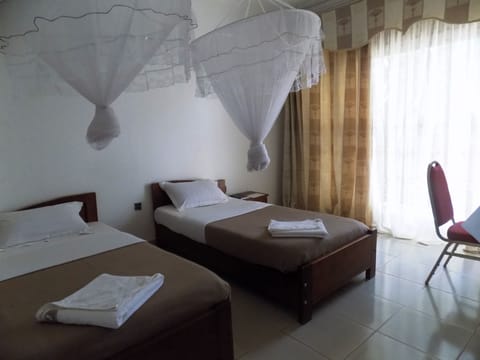 Twin Room | Individually furnished, desk, laptop workspace, soundproofing