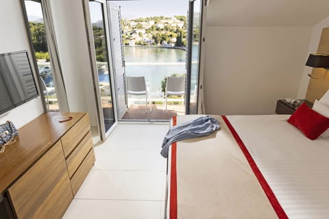 Standard Room, Partial Sea View | In-room safe, desk, blackout drapes, soundproofing