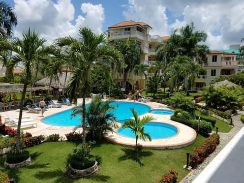 2 outdoor pools