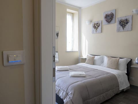 Double Room (n.5) | Individually decorated, individually furnished, desk, laptop workspace