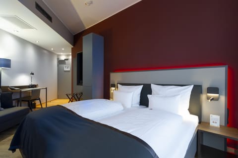 Superiorzimmer Plus | 1 bedroom, hypo-allergenic bedding, minibar, in-room safe