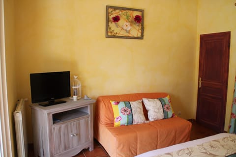 Double Room | In-room safe, individually decorated, individually furnished