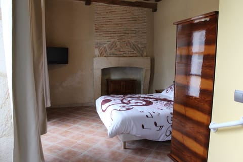 Royal Double Room, Mobility Accessible, Ground Floor | Premium bedding, desk, iron/ironing board, free cribs/infant beds