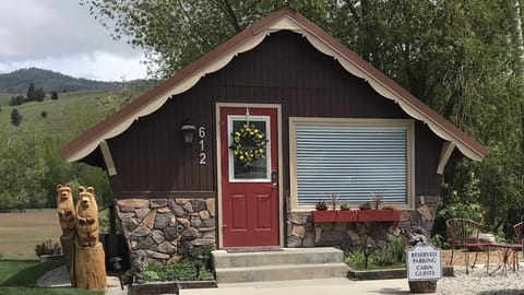 On Main Street in downtown Darby.  Quiet, back pasture with deer every day!