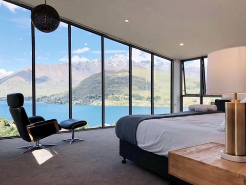 Luxury House, 4 Bedrooms, Lake View | Premium bedding, individually furnished, desk, iron/ironing board