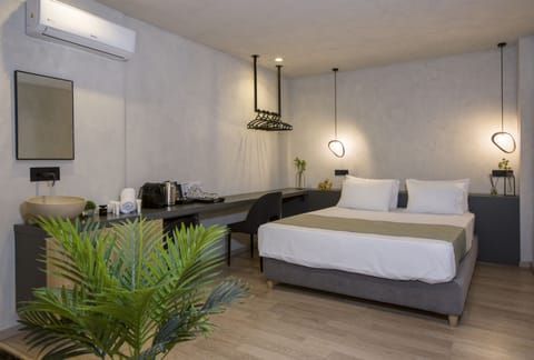 Comfort Double Room, Ground Floor | Desk, soundproofing, iron/ironing board, free WiFi