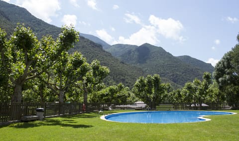Seasonal outdoor pool