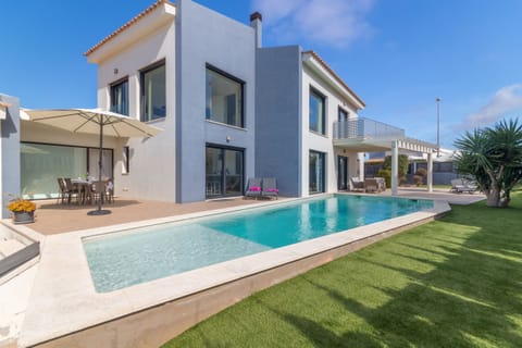 Beautiful villa with swimming pool