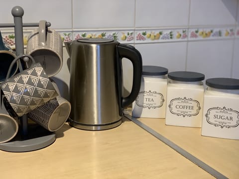 House, 3 Bedrooms | Private kitchen | Full-size fridge, microwave, oven, stovetop