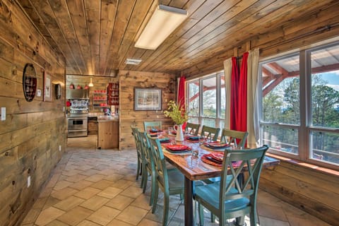 Dining Area | Dishes & Flatware Provided