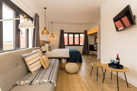 Superior Double Room | In-room safe, WiFi (free), bed sheets