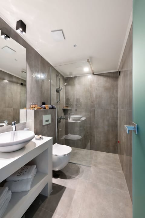 Junior Suite, 1 Bedroom, Sea View | Bathroom | Shower, free toiletries, hair dryer, bathrobes