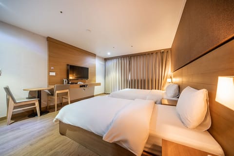 Deluxe Twin Room | Individually decorated, individually furnished, desk, free WiFi