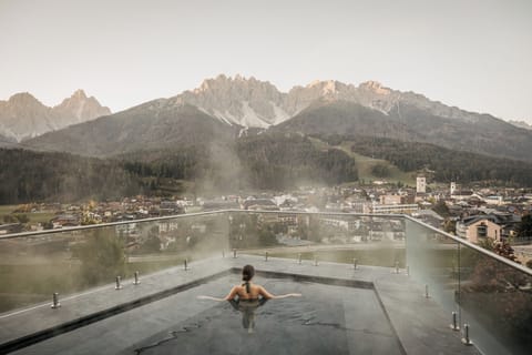 Sauna, hot tub, steam room, body treatments, aromatherapy