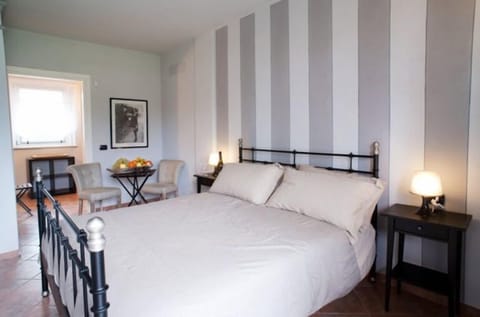 Double Room, 1 Queen Bed | Desk, rollaway beds, free WiFi, bed sheets