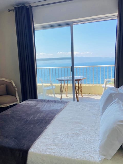 Double Room, Sea View | In-room safe, desk, free WiFi, bed sheets