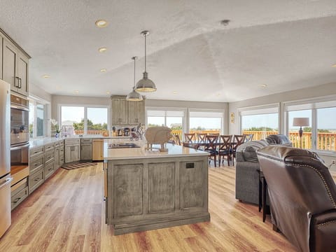 Fully stocked kitchen with tons of storage and counter space