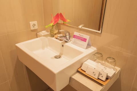 Shower, free toiletries, towels, soap