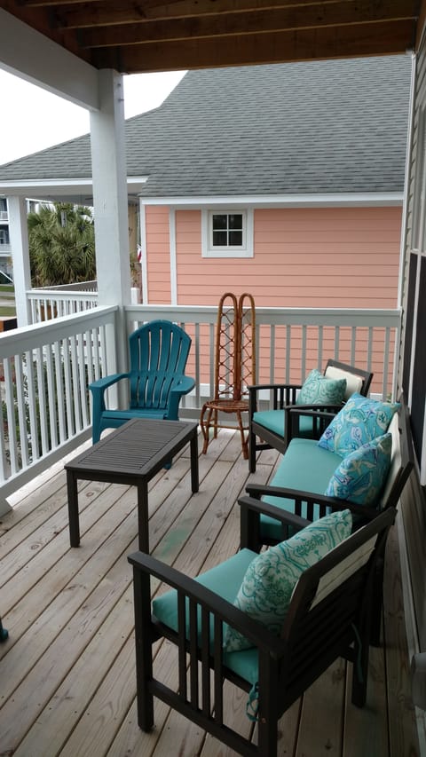 Furnished covered Deck