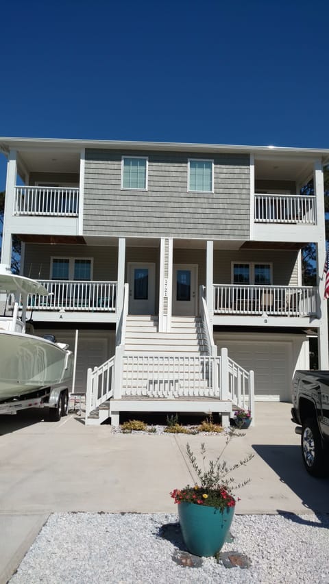  3 bedrooms 4 bathrooms. Side A. 