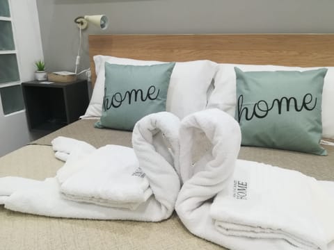 Deluxe Room, Balcony, City View (Dream) | Desk, soundproofing, free WiFi, bed sheets