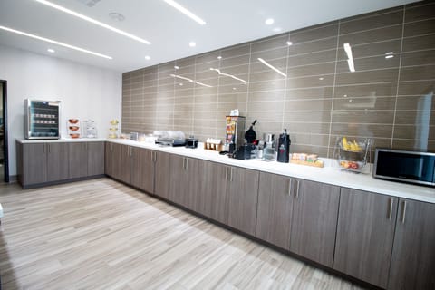 Free daily continental breakfast