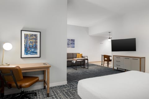 Studio, Accessible, Non Smoking | Egyptian cotton sheets, hypo-allergenic bedding, in-room safe, desk