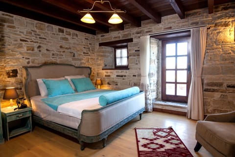 Deluxe Room | Minibar, free WiFi, bed sheets