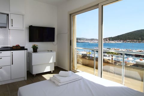 Classic Apartment, 1 Double Bed with Sofa bed, Sea View | Living area | 43-inch Smart TV with satellite channels, TV