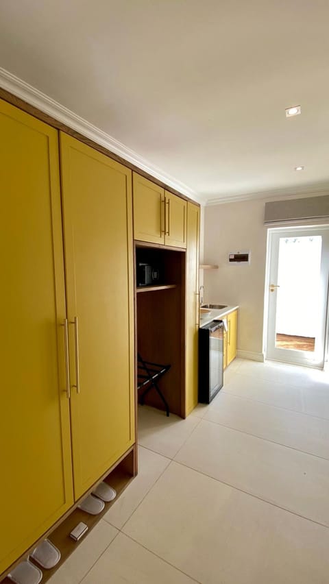 Premium bedding, down comforters, pillowtop beds, minibar