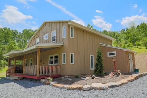 Hidden Ridge has been completely remodeled and very modern inside