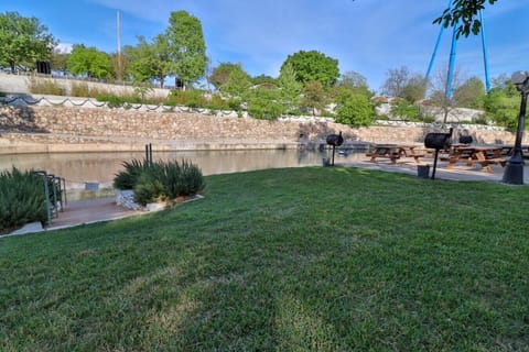 Comal River Condo #331 private river entrance