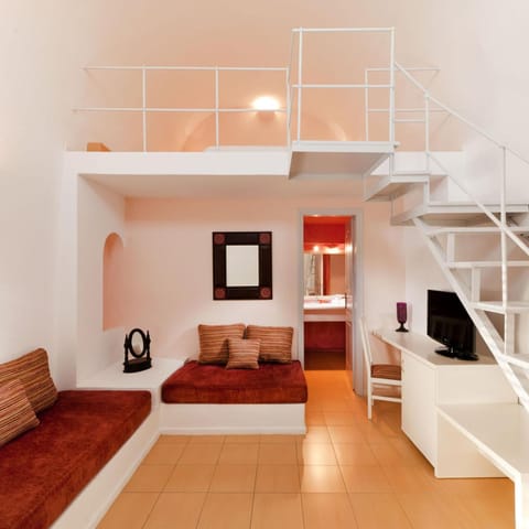 32-inch LCD TV with satellite channels, TV