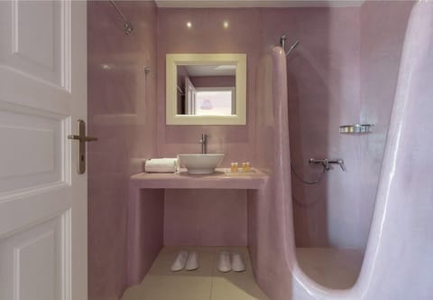 Junior Suite, Jetted Tub | Bathroom | Eco-friendly toiletries, hair dryer, towels